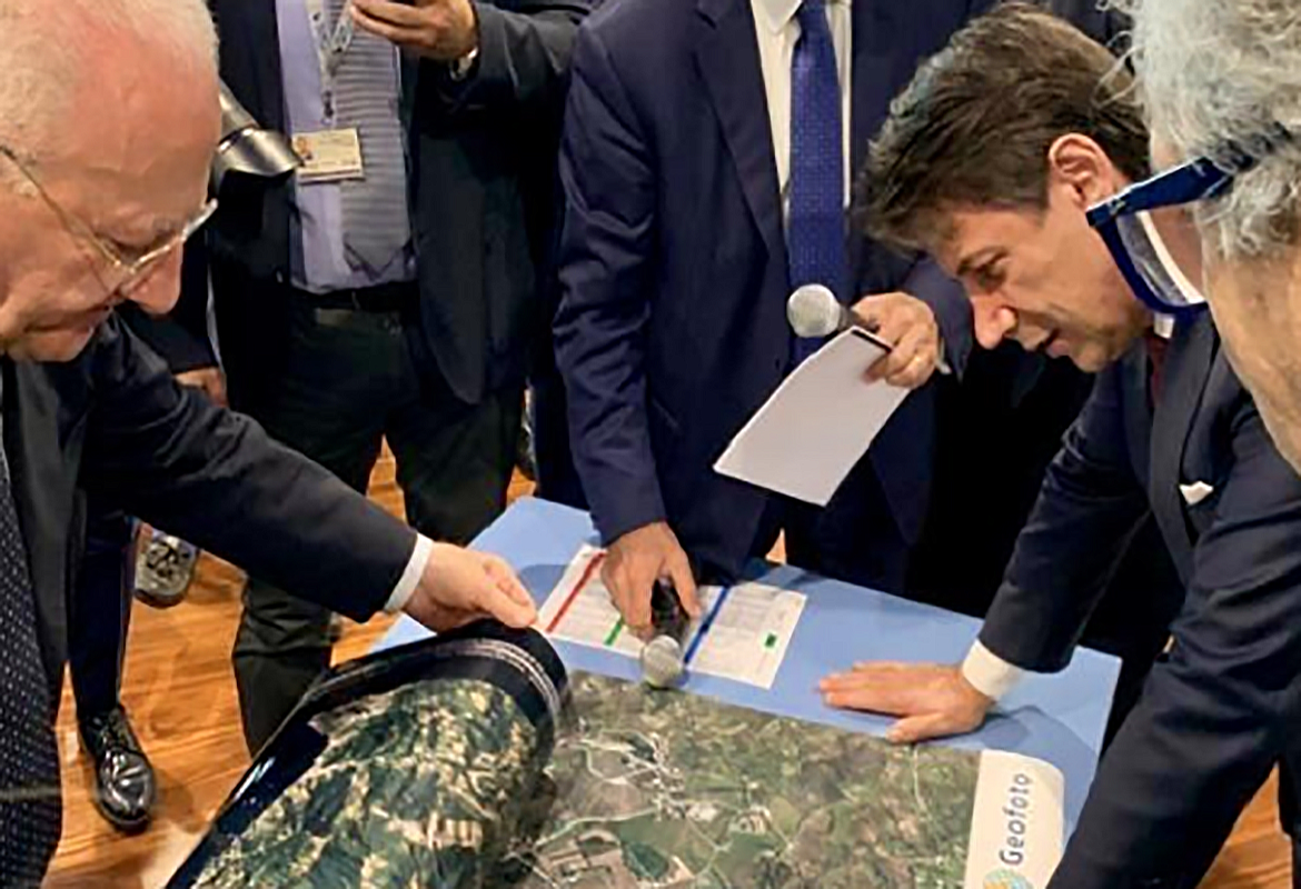 MAPSAT present activities to the Italian Prime Minister.